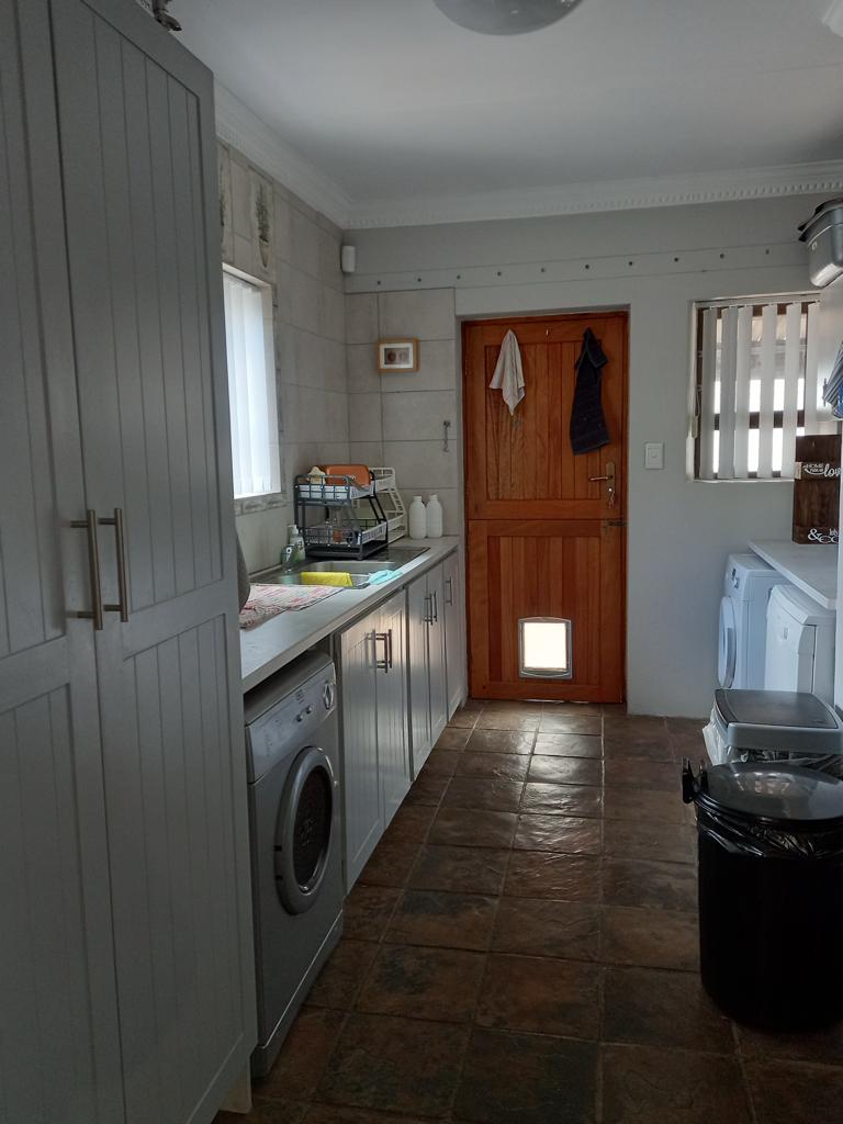 3 Bedroom Property for Sale in Stilbaai Wes Western Cape